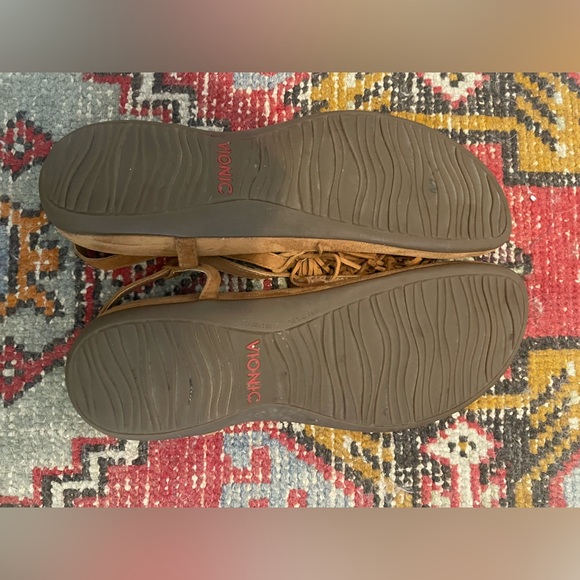 Vionic Leather Fringe Sandals (10M) - Picture 7 of 8